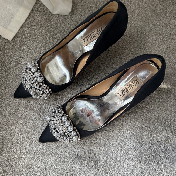 Badgley Mischka Olga Black Satin Embellished Pointed Toe Pumps Heels Size 6 - Picture 2 of 10